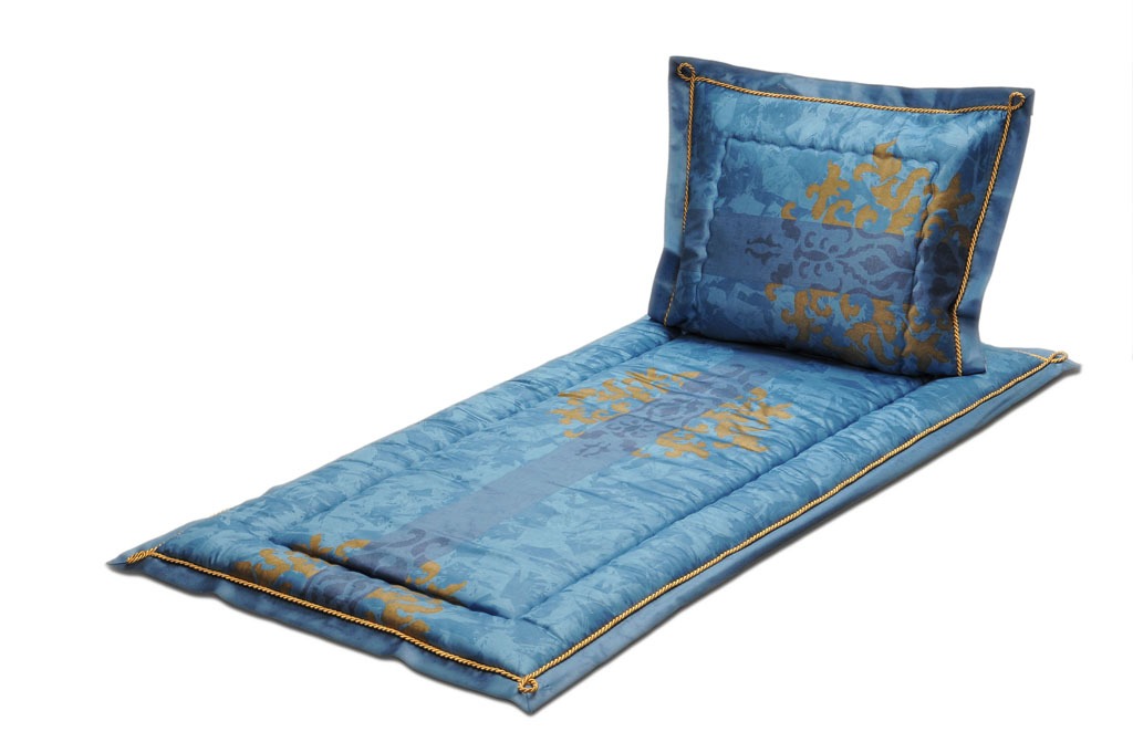 Deckengarnitur in Blau und Gold aus Baumwollsatin mit Stehsaum