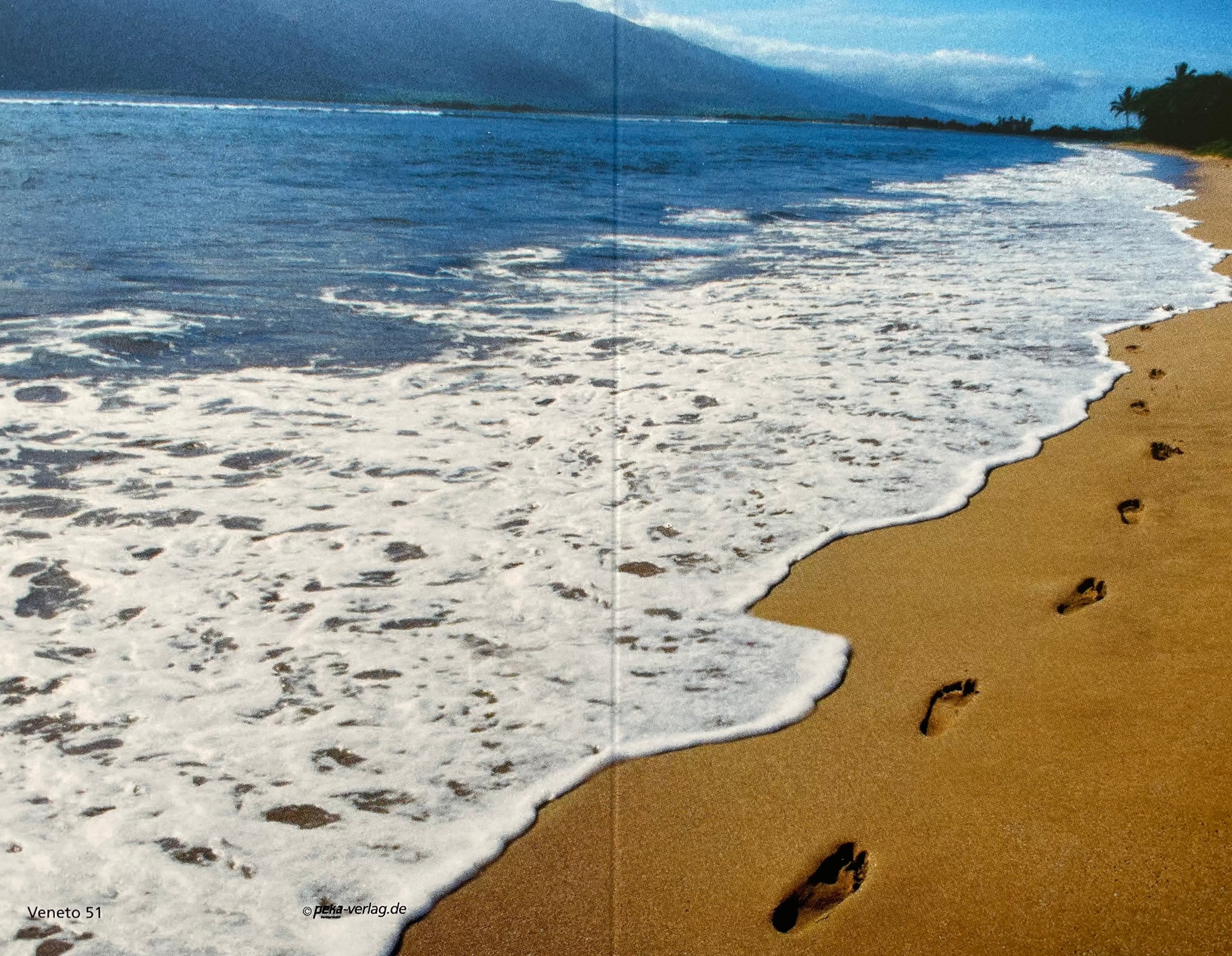 Trauerbild Veneto mit Fußspuren im Sand am Meeresufer