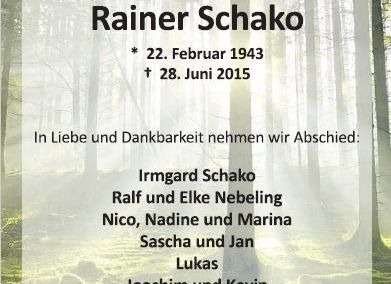 Traueranzeige als Zeitungsanzeige mit Waldfoto als Hintergrund, 2 Spalten / 140 mm, gestaltet von Schaack Bestattungen Hanau
